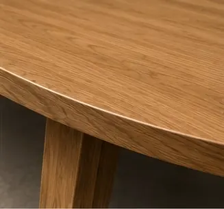 Detail van de rand van een ovale Heritage tafel